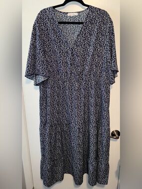 Keluummi Navy Blue Floral Midi Dress with V-Neck